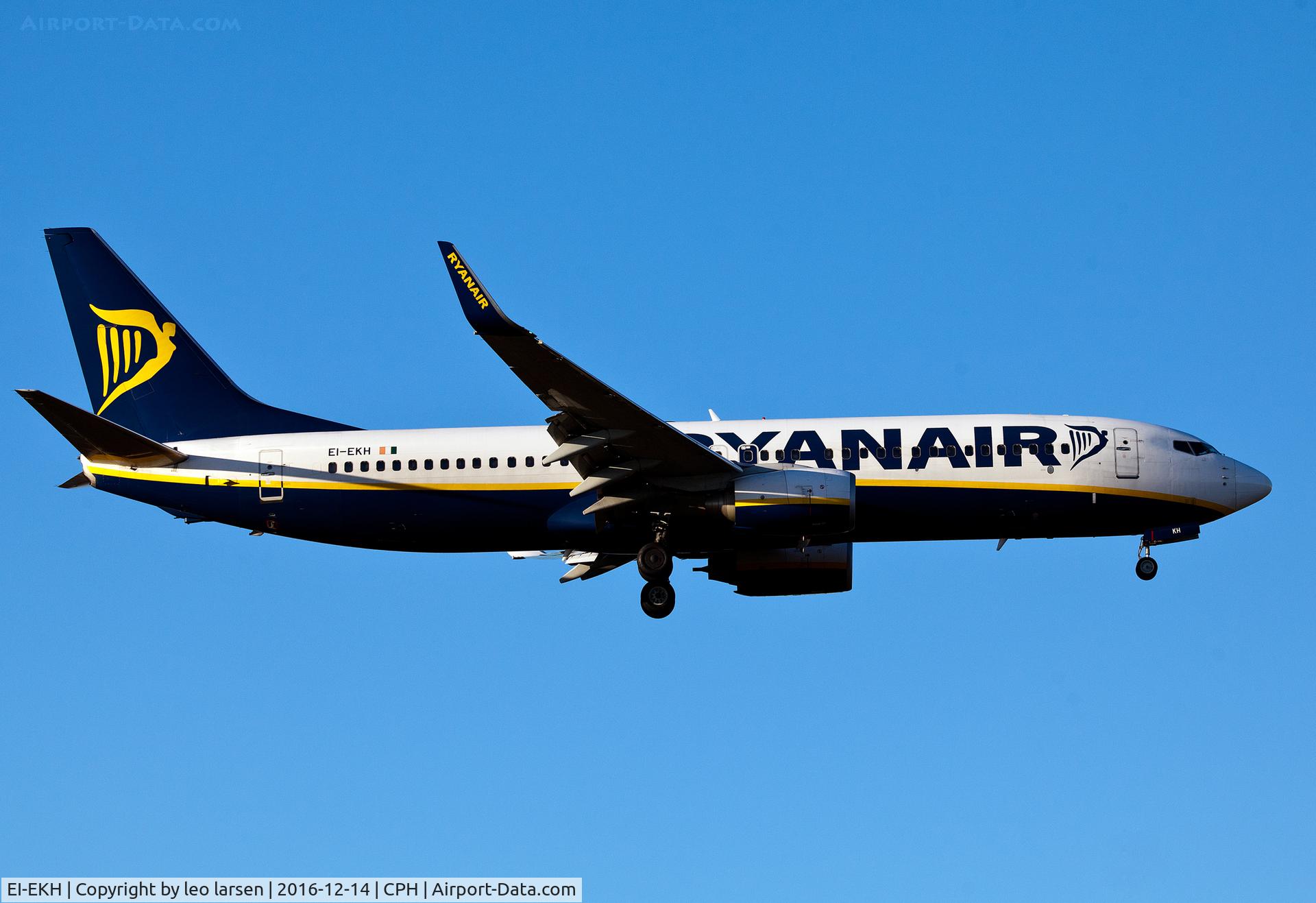 EI-EKH, 2010 Boeing 737-8AS C/N 38493, Copenhagen 14.12.16 app to R-04L