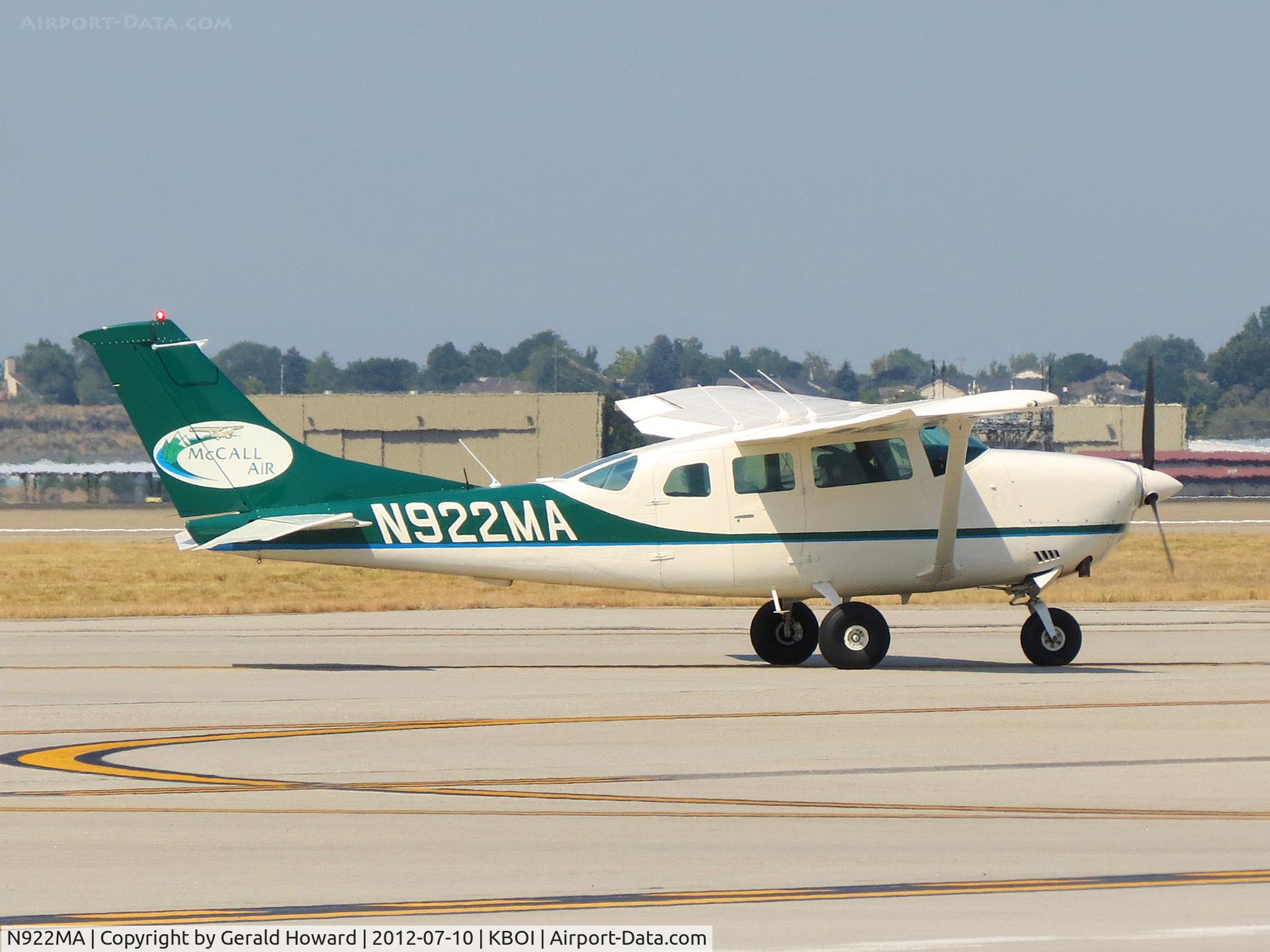 N922MA, 1976 Cessna TU206F Turbo Stationair C/N U20603467, Taxing into back country ramp.