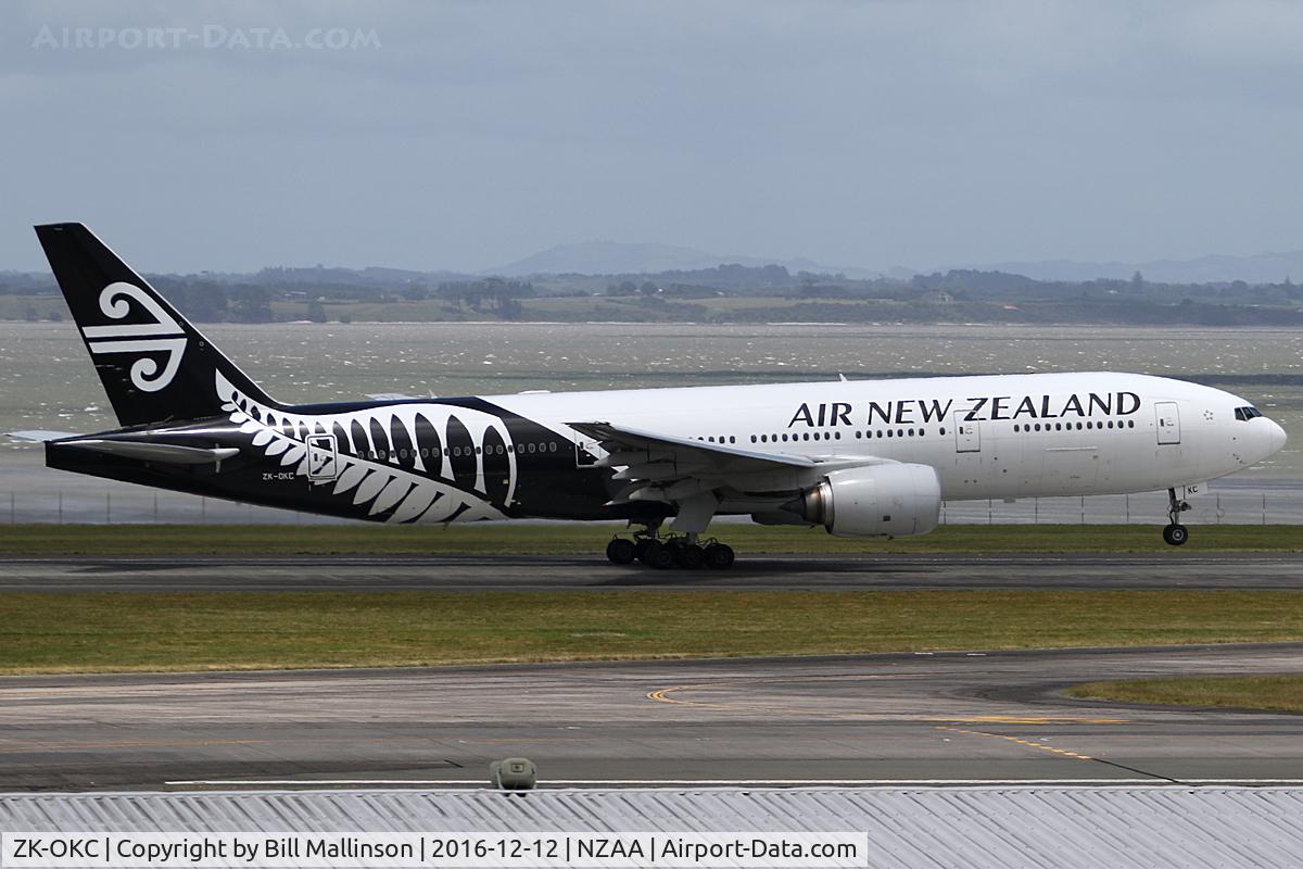 ZK-OKC, 2006 Boeing 777-219/ER C/N 34377, a crappy AKL day