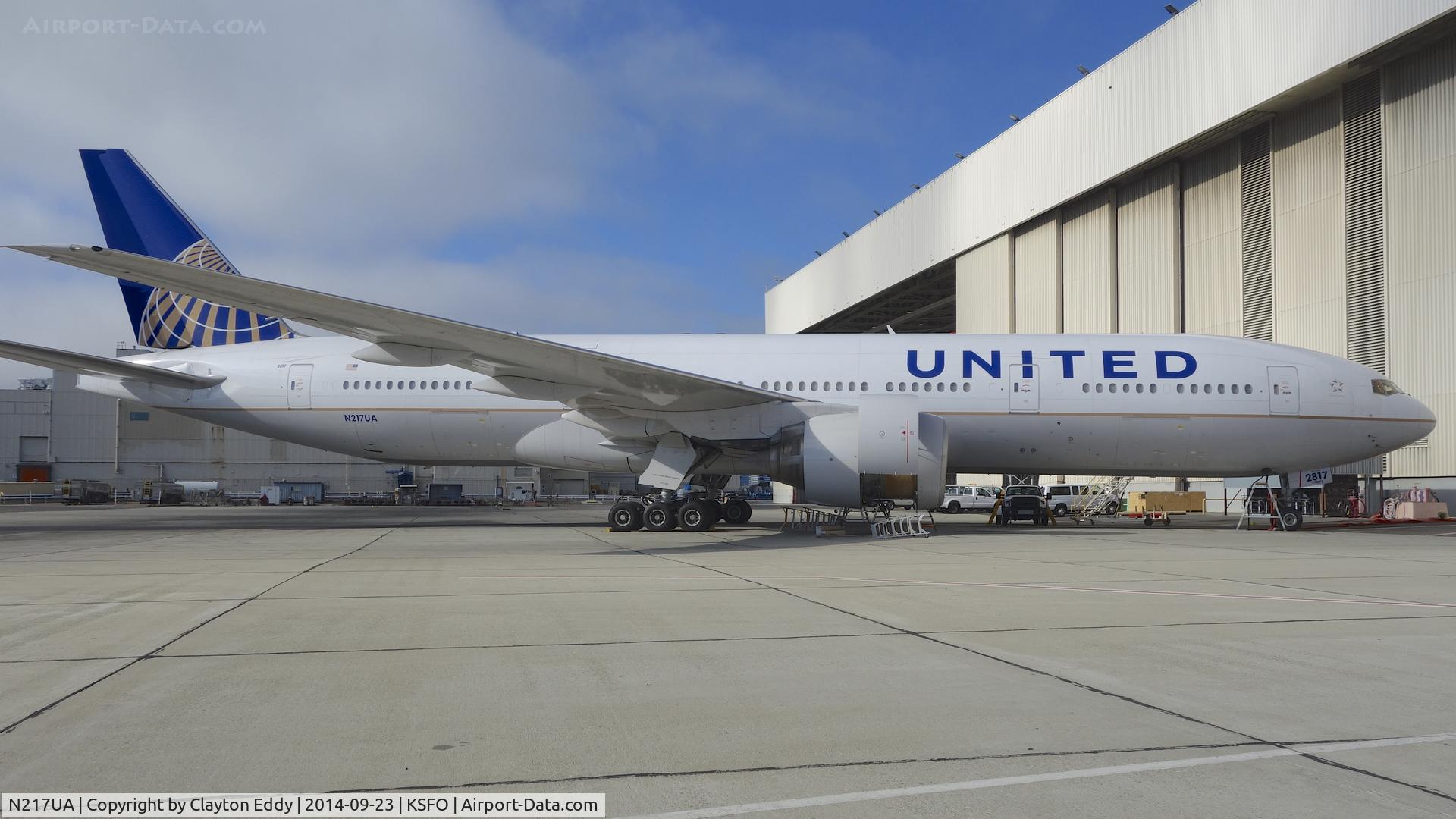 N217UA, 2000 Boeing 777-222 C/N 30550, SFO 2014