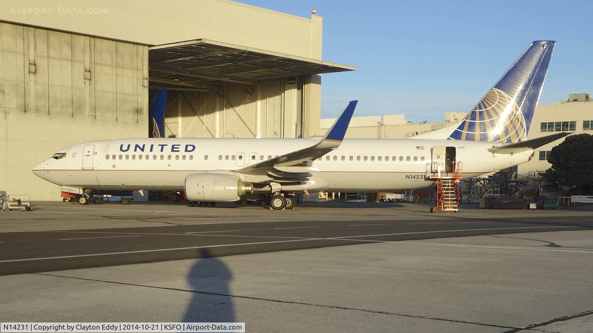 N14231, 1999 Boeing 737-824 C/N 28795, SFO 2014