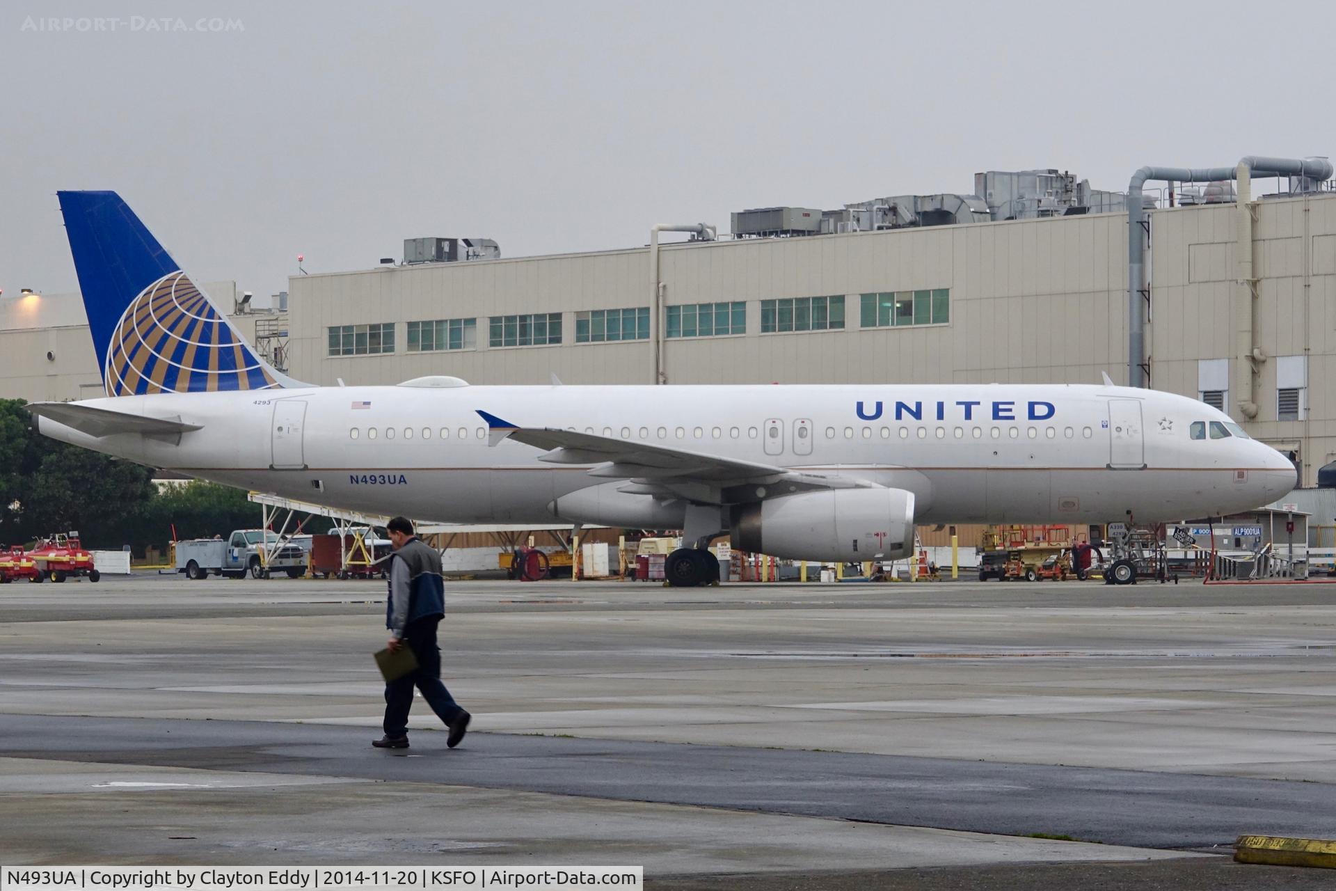 N493UA, 2002 Airbus A320-232 C/N 1821, SFO 2014