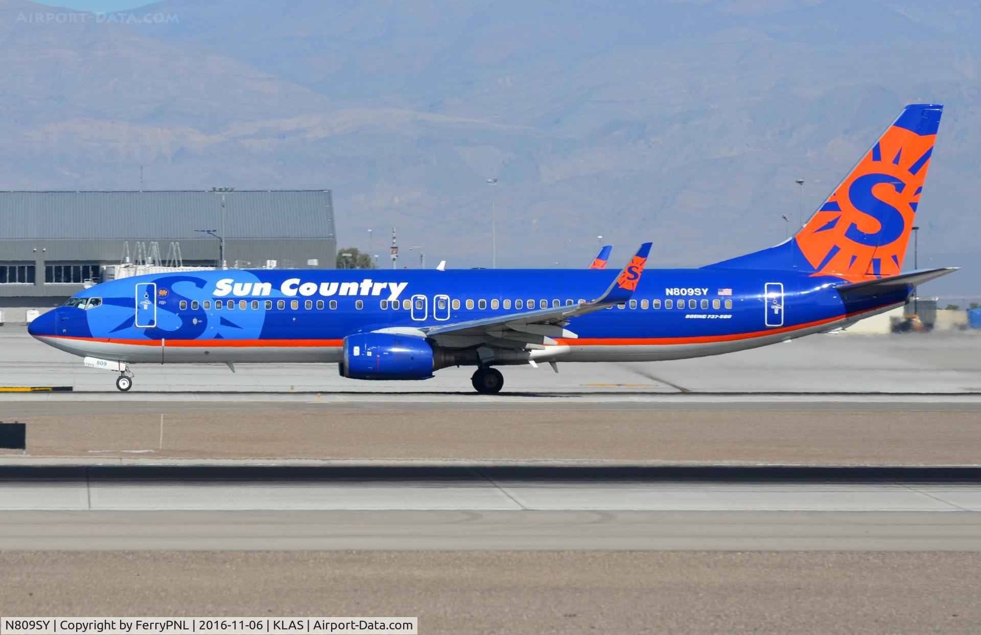 N809SY, 2005 Boeing 737-8Q8 C/N 30683, Sun Country B738 departing