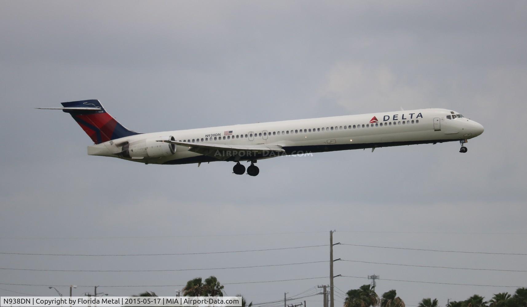 N938DN, 1995 McDonnell Douglas MD-90-30 C/N 53353, Delta