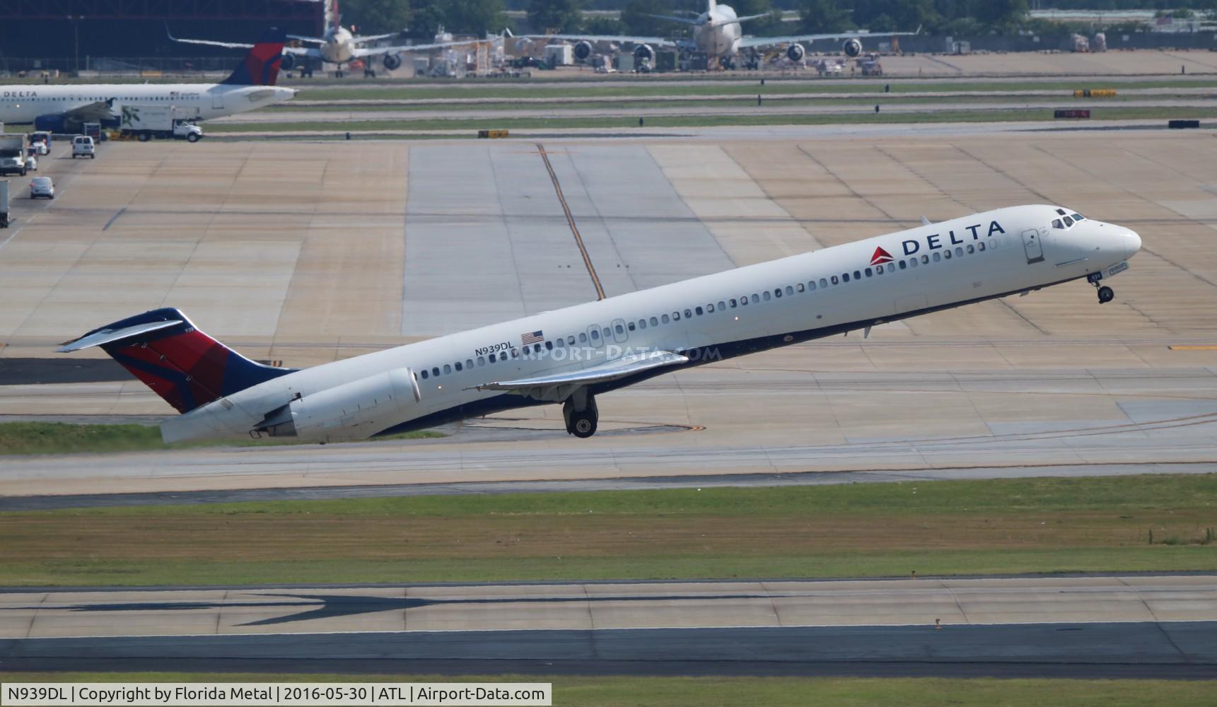 N939DL, 1989 McDonnell Douglas MD-88 C/N 49812, Delta