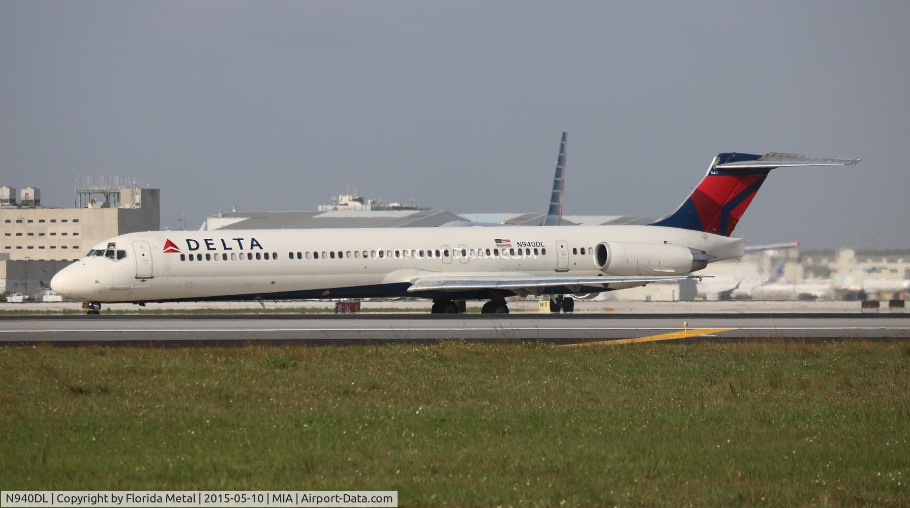 N940DL, 1989 McDonnell Douglas MD-88 C/N 49813, Delta