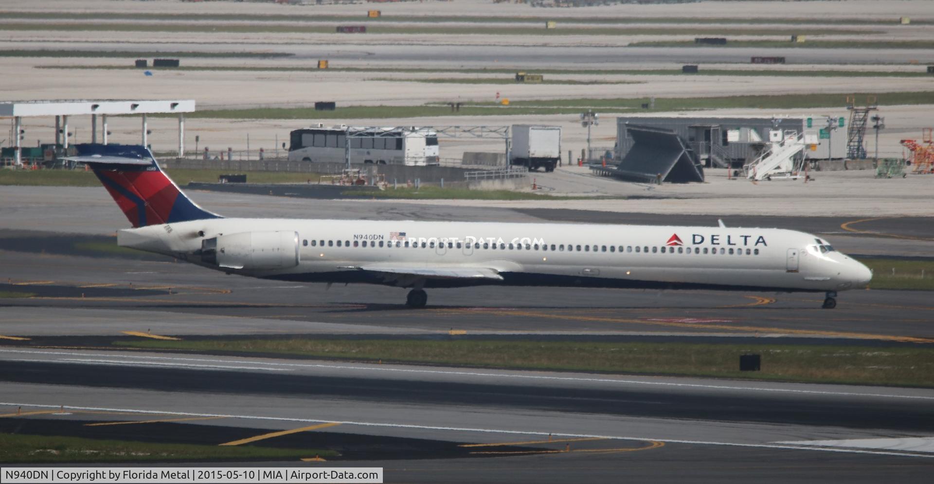 N940DN, 1997 McDonnell Douglas MD-90-30 C/N 53359, Delta