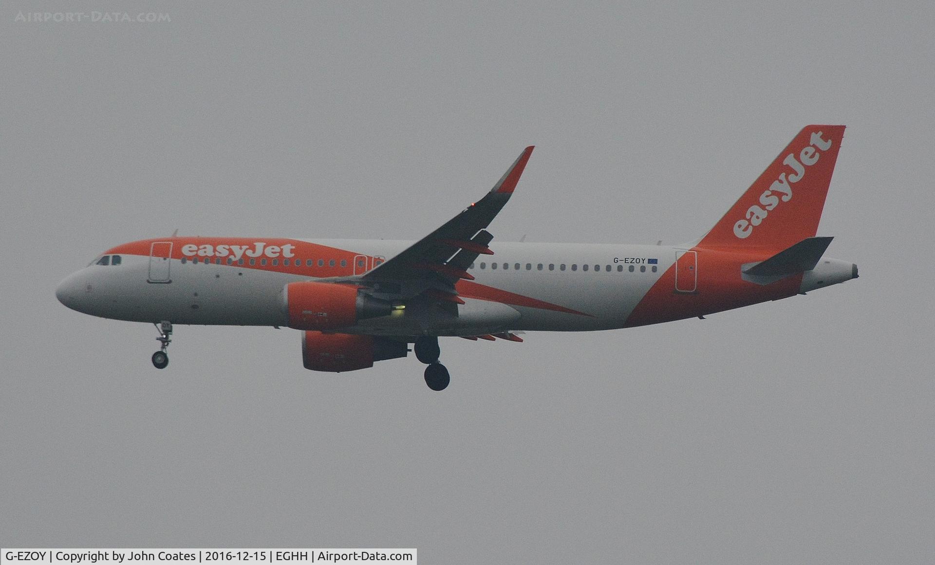 G-EZOY, 2015 Airbus A320-214 C/N 6885, Misty approach to 08
