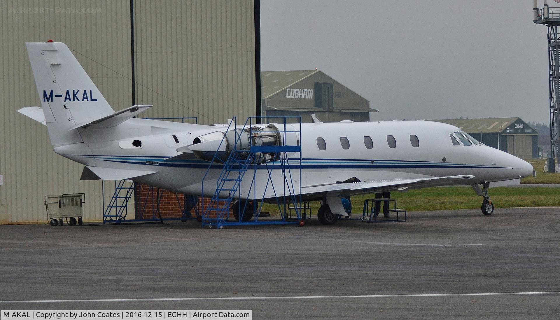 M-AKAL, 2001 Bombardier Challenger 604 (CL-600-2B16) C/N 5520, Receiving tlc
