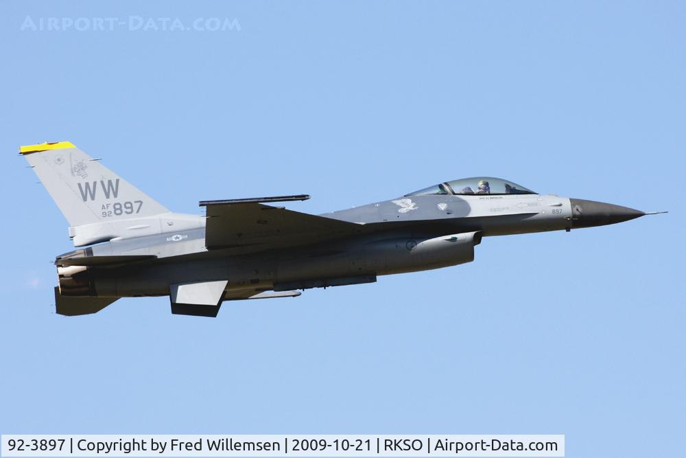 92-3897, General Dynamics F-16CJ Fighting Falcon C/N CC-139, 13FS WW