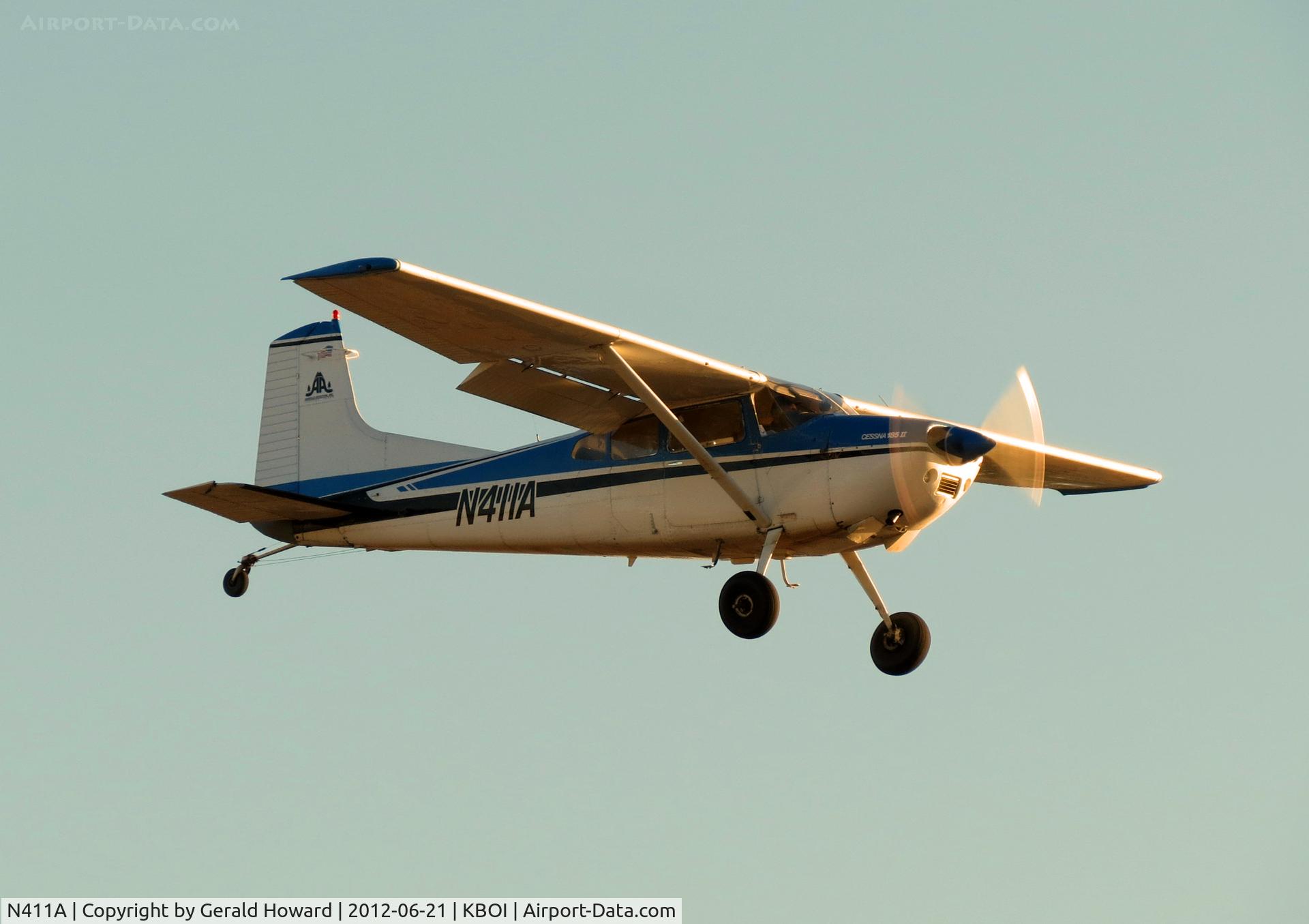 N411A, 1979 Cessna A185F Skywagon 185 C/N 18503748, On final for RWY 10L.