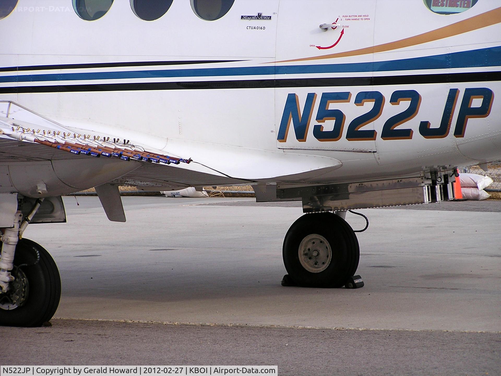 N522JP, 1991 Beech C90A King Air C/N LJ-1289, Flares off the wing and equipment on the bottom of the aircraft for seeding the clouds to make rain/snow