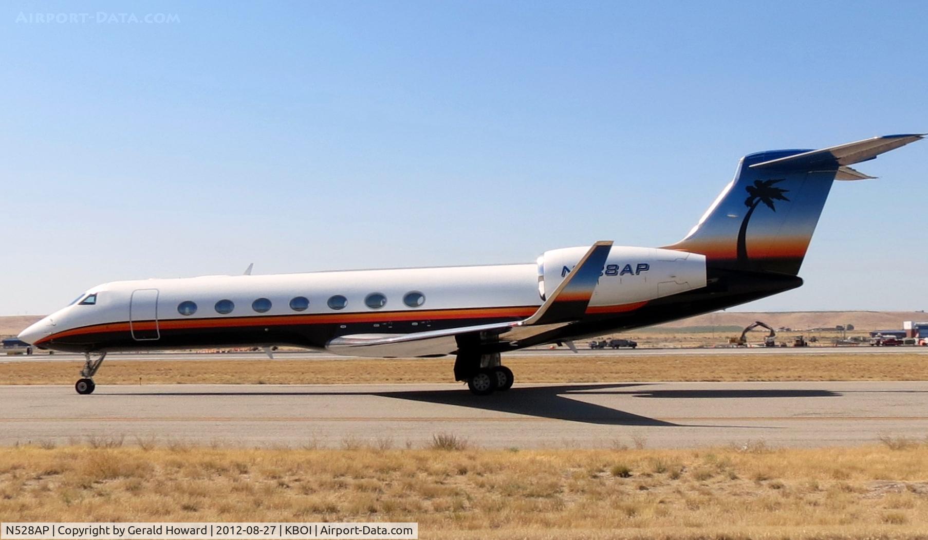 N528AP, 2007 Gulfstream Aerospace GV-SP (G550) C/N 5168, Taxing to RWY 28R.