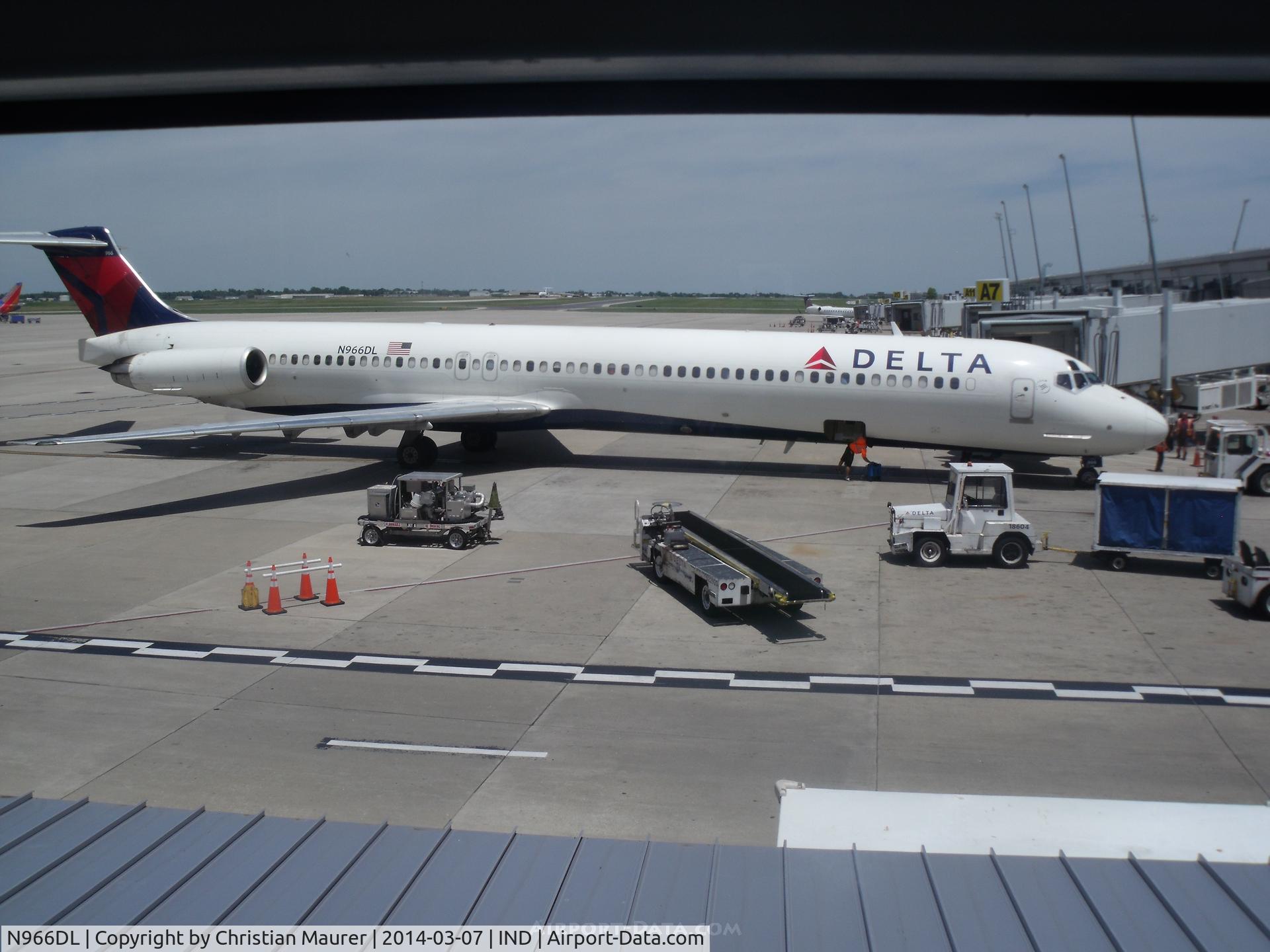 N966DL, 1990 McDonnell Douglas MD-88 C/N 53115, Maddog at the Gate