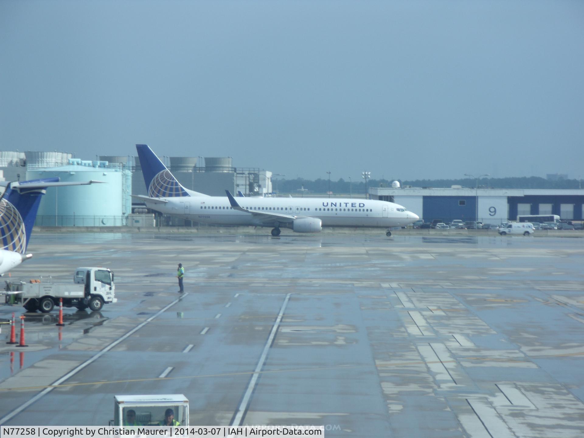 N77258, 2000 Boeing 737-824 C/N 30802, Boeing 737-824