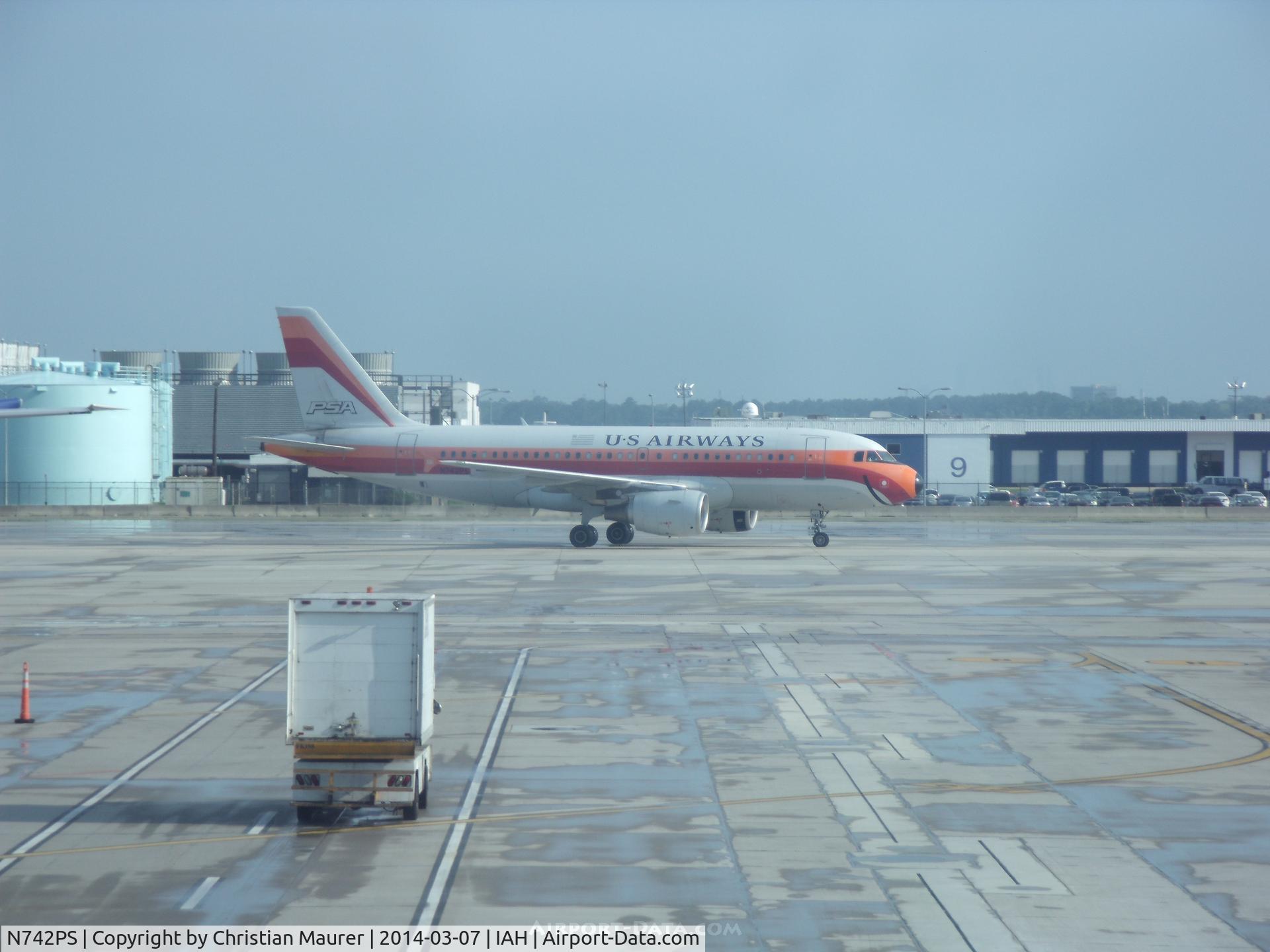 N742PS, 2000 Airbus A319-112 C/N 1275, Smiling A319 :)