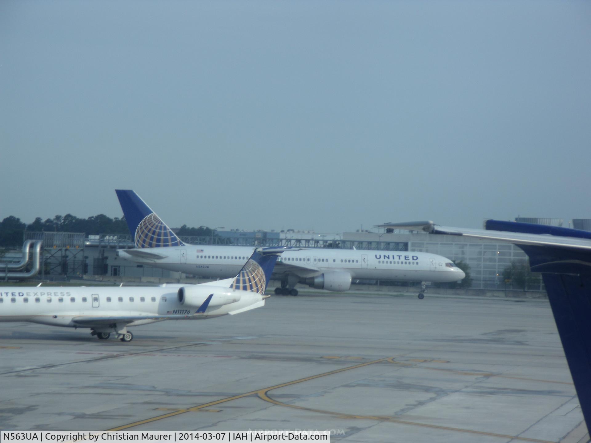 N563UA, 1992 Boeing 757-222 C/N 26665, A now extinct domestic United Boeing 757-222