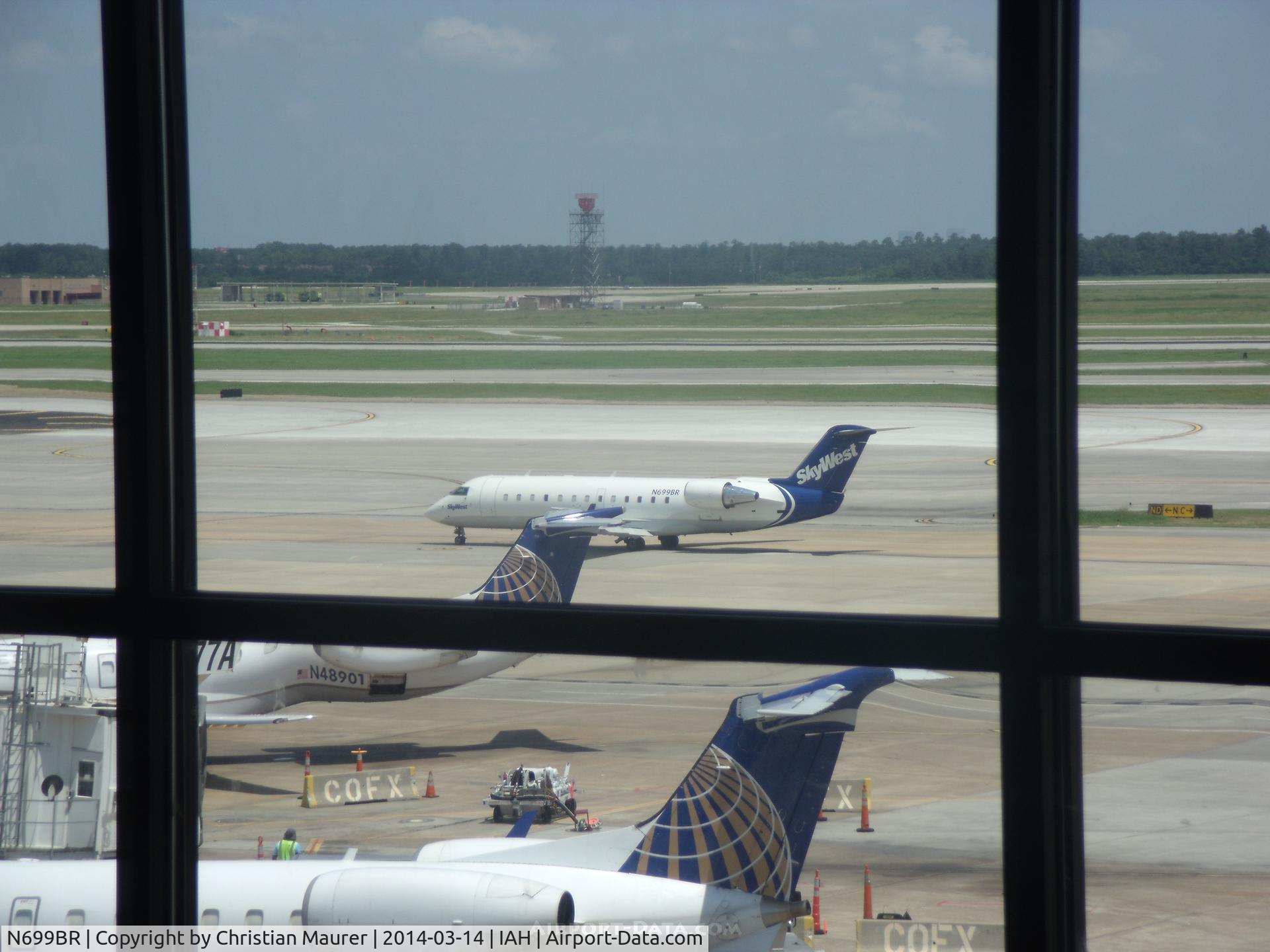 N699BR, 2003 Bombardier CRJ-200ER (CL-600-2B19) C/N 7801, Skywest CRJ200