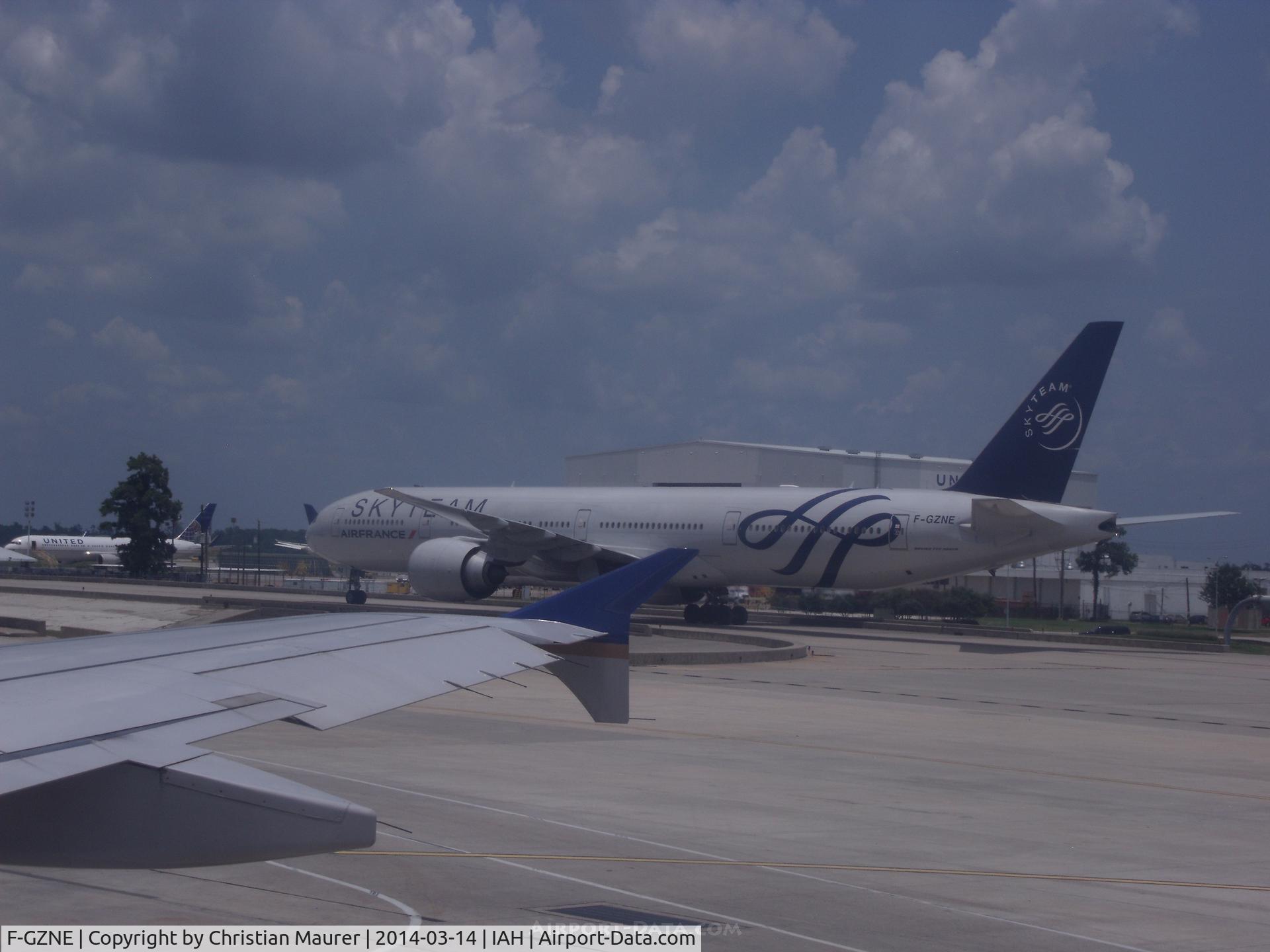 F-GZNE, 2009 Boeing 777-328/ER C/N 37432, Skyteam 777300