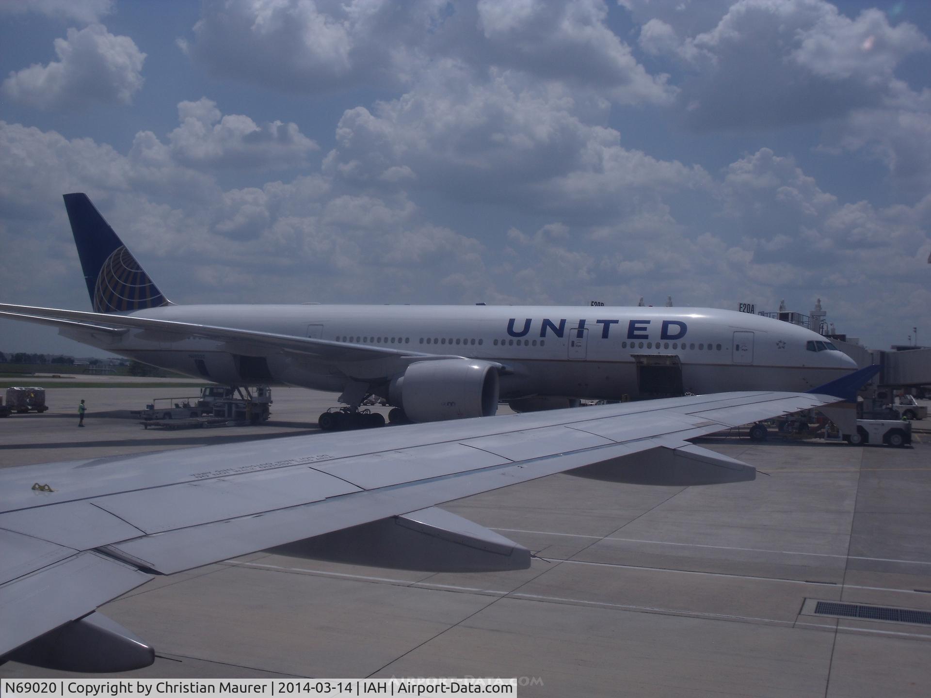 N69020, 2007 Boeing 777-224 C/N 31687, United 777-224