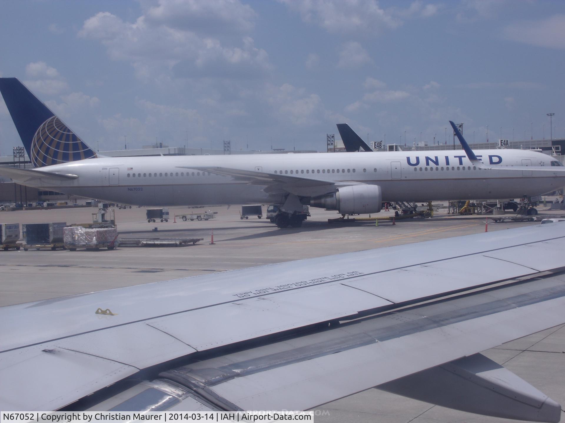 N67052, 2000 Boeing 767-424/ER C/N 29447, United 767-424ER