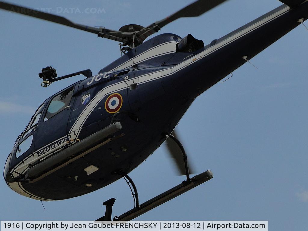 1916, Aérospatiale AS-350B Écureuil C/N 1916, France Gendarmerie take off Grand Crohot beach