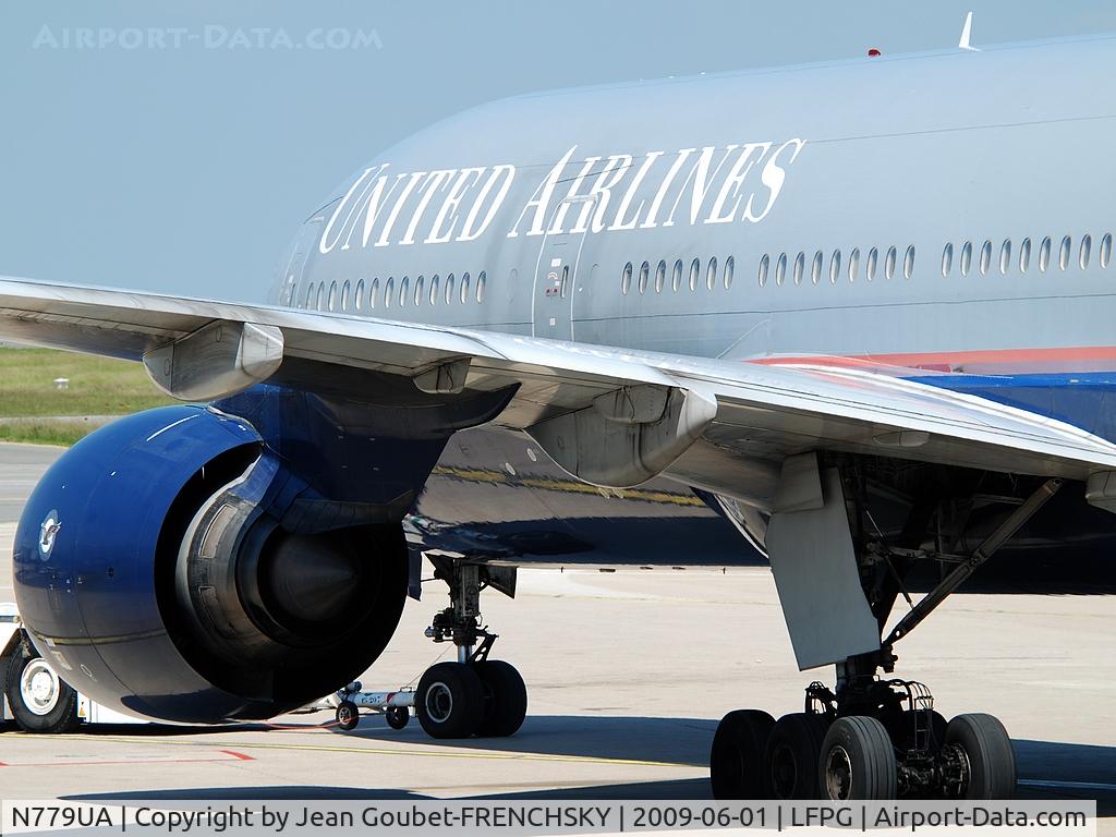 N779UA, 1996 Boeing 777-222 C/N 26941, UNITED departure at CDG T1