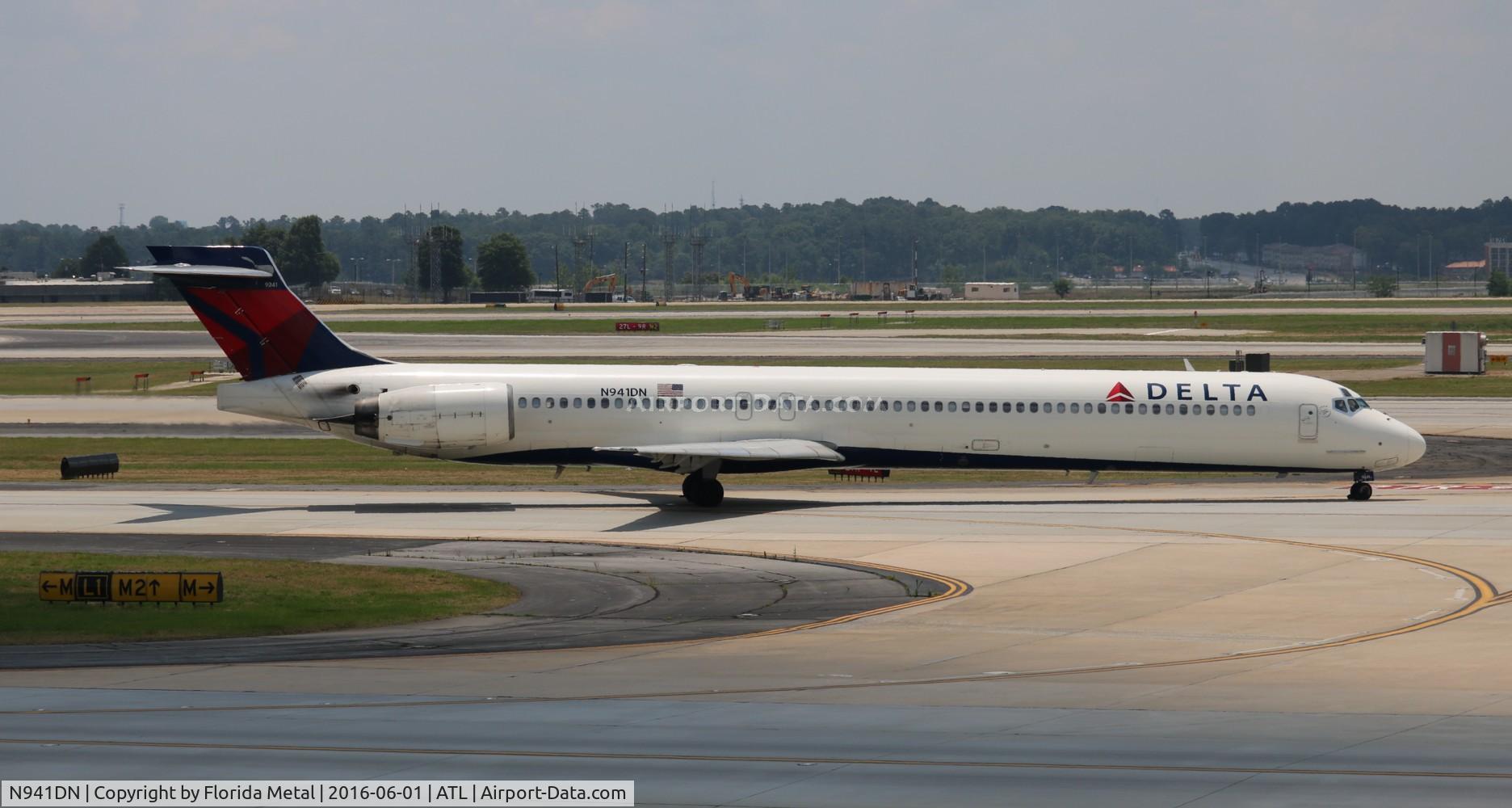 N941DN, 1997 McDonnell Douglas MD-90-30 C/N 53555, Delta