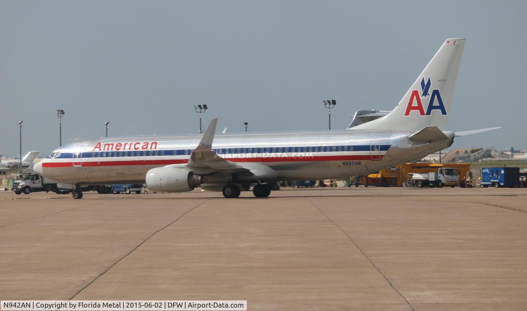 N942AN, 2000 Boeing 737-823 C/N 30084, American