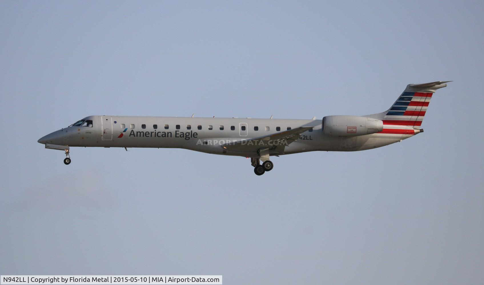 N942LL, 2005 Embraer ERJ-145LR (EMB-145LR) C/N 14500930, American Eagle