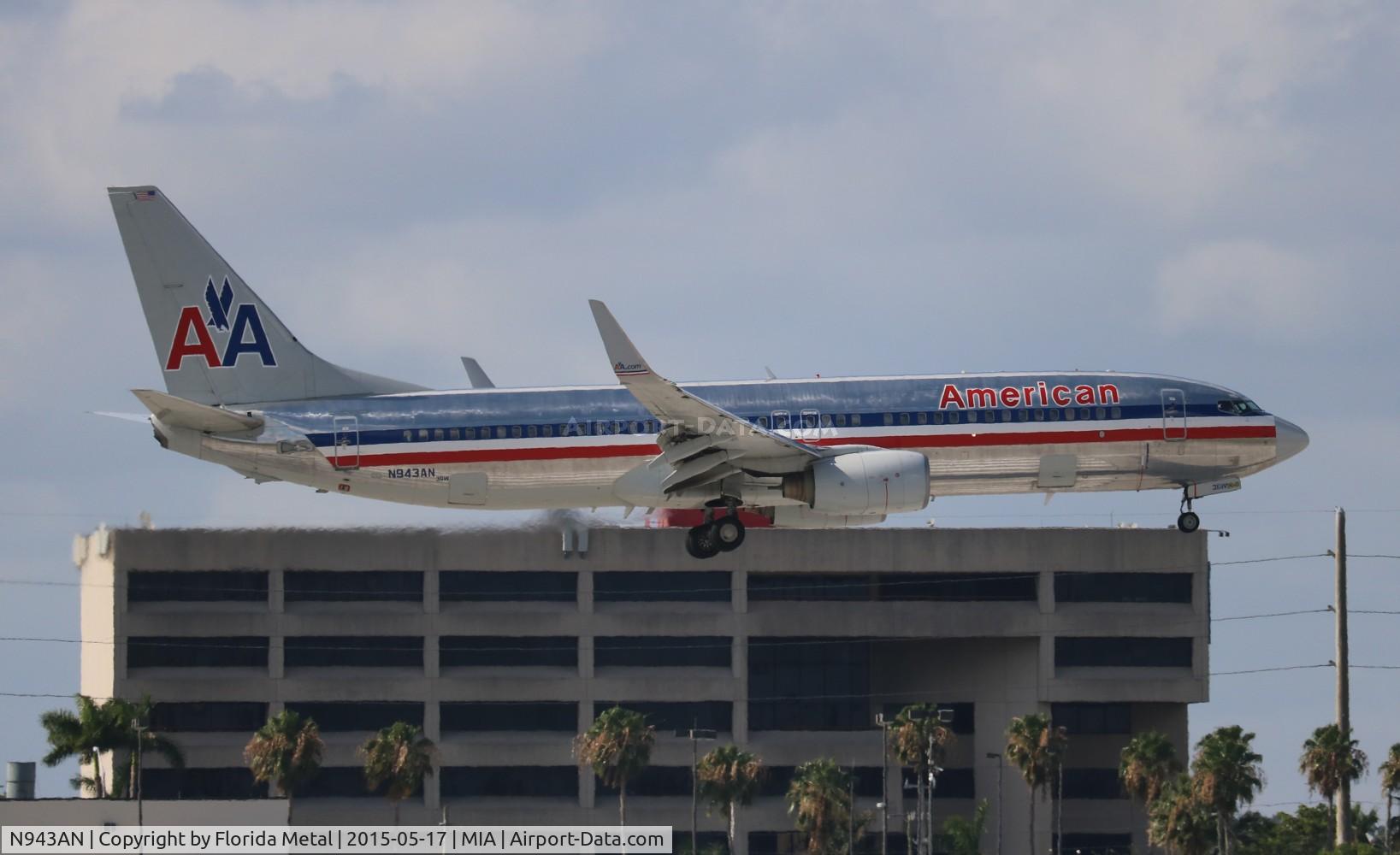N943AN, 2000 Boeing 737-823 C/N 30599, American
