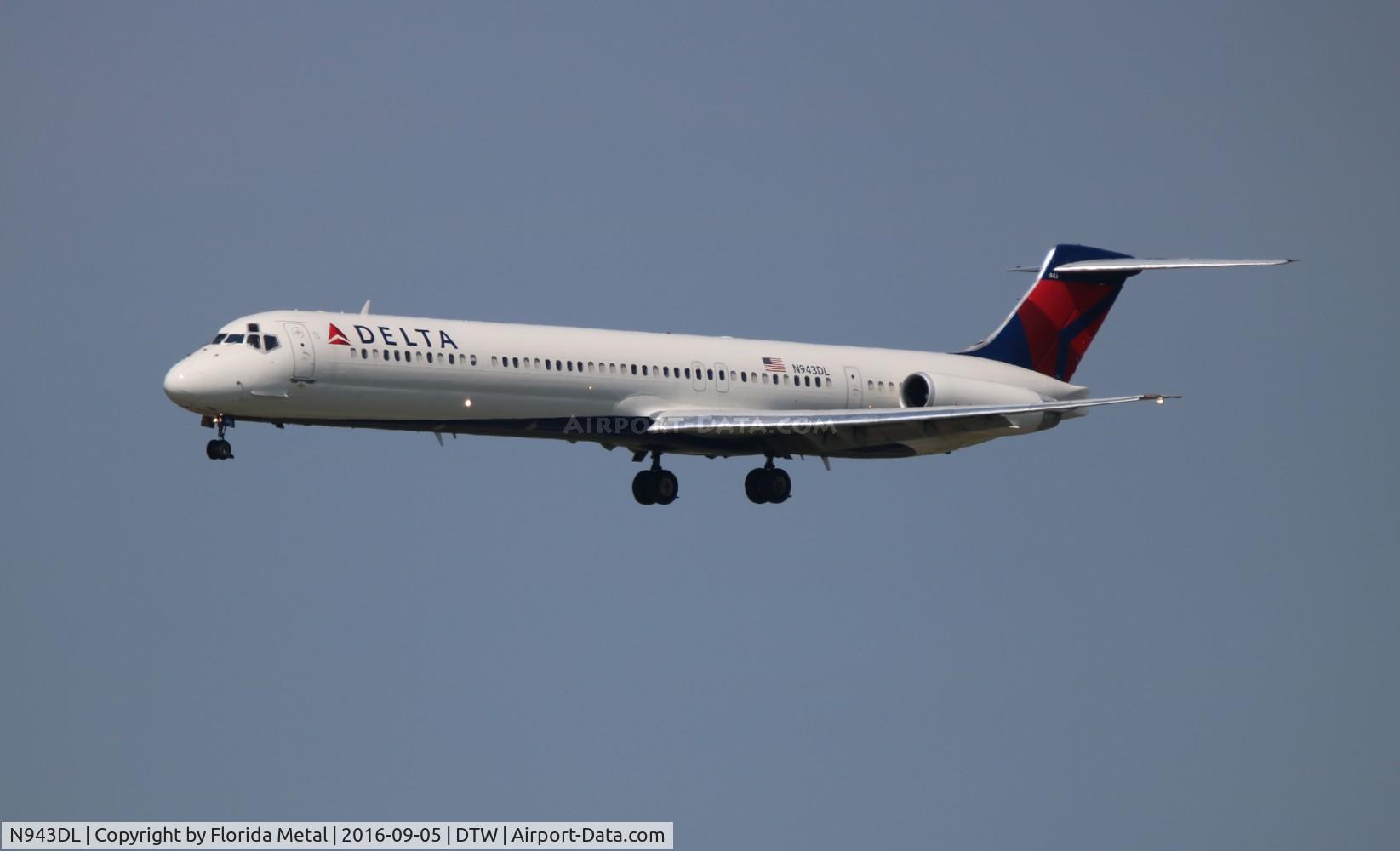 N943DL, 1989 McDonnell Douglas MD-88 C/N 49816, Delta