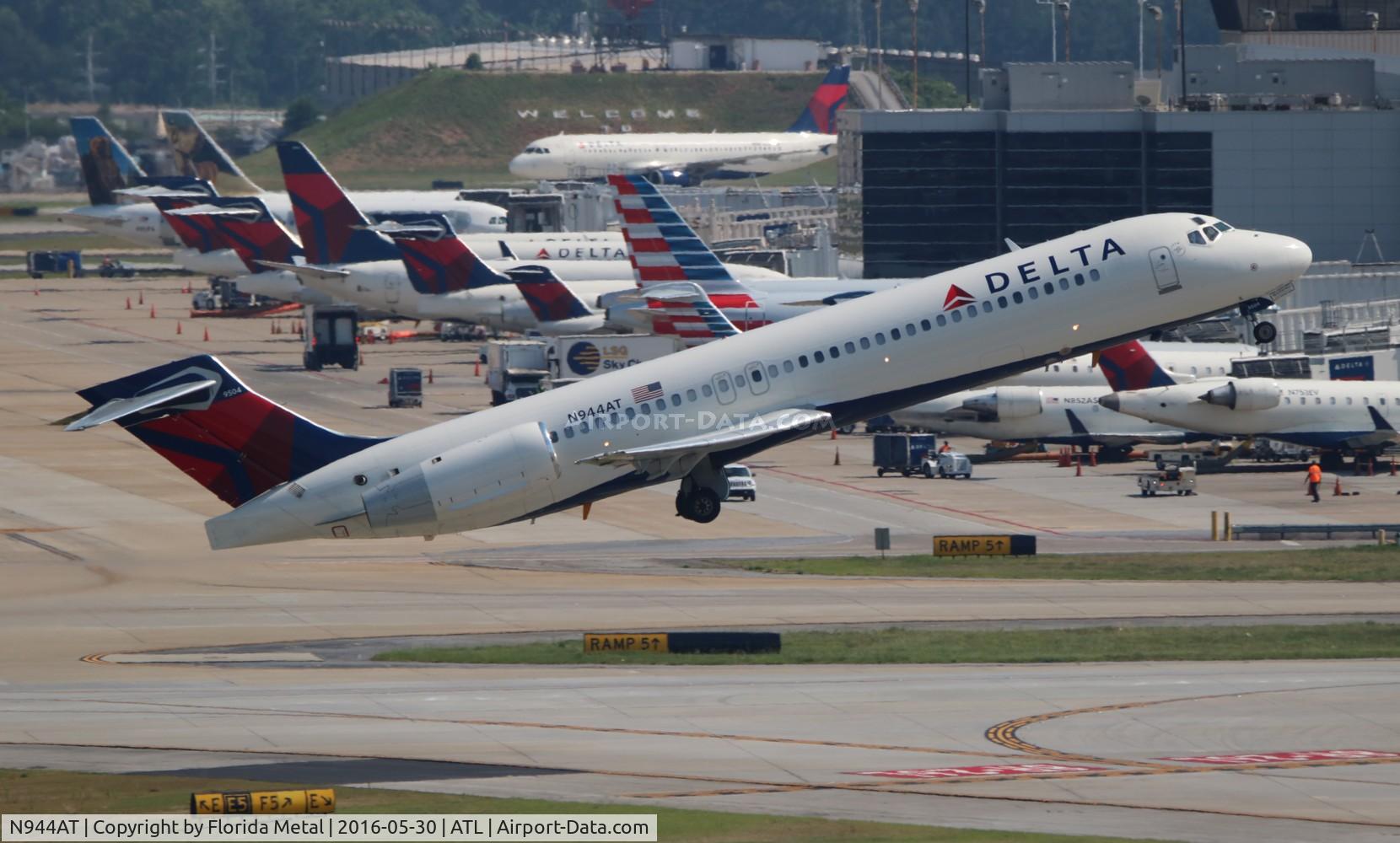N944AT, 1999 Boeing 717-200 C/N 55007, Delta