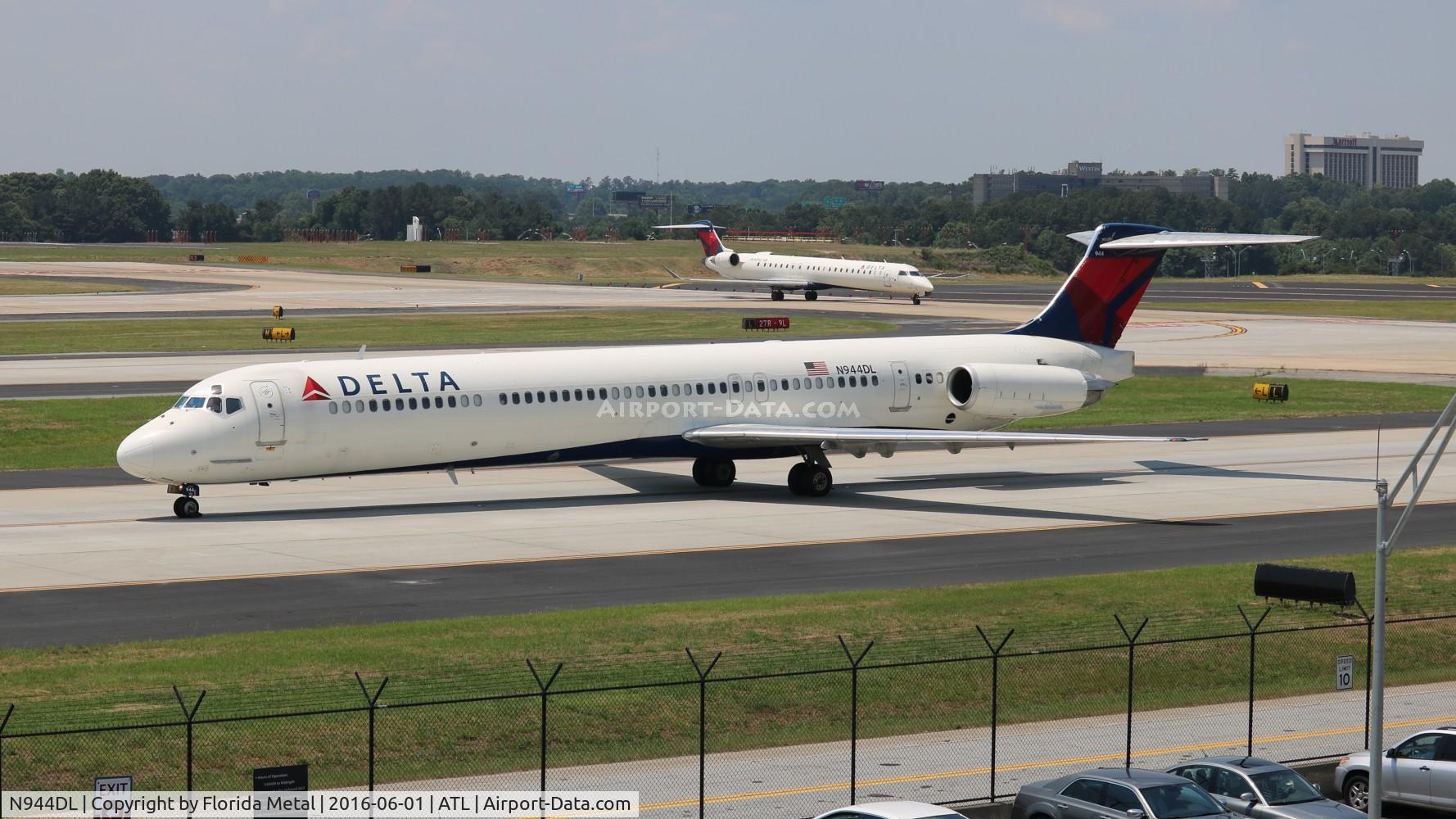 N944DL, 1989 McDonnell Douglas MD-88 C/N 49817, Delta