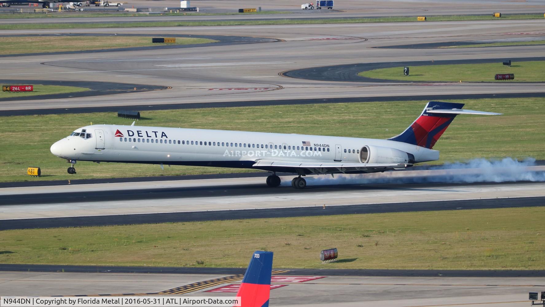 N944DN, 1997 McDonnell Douglas MD-90-30 C/N 53558, Delta