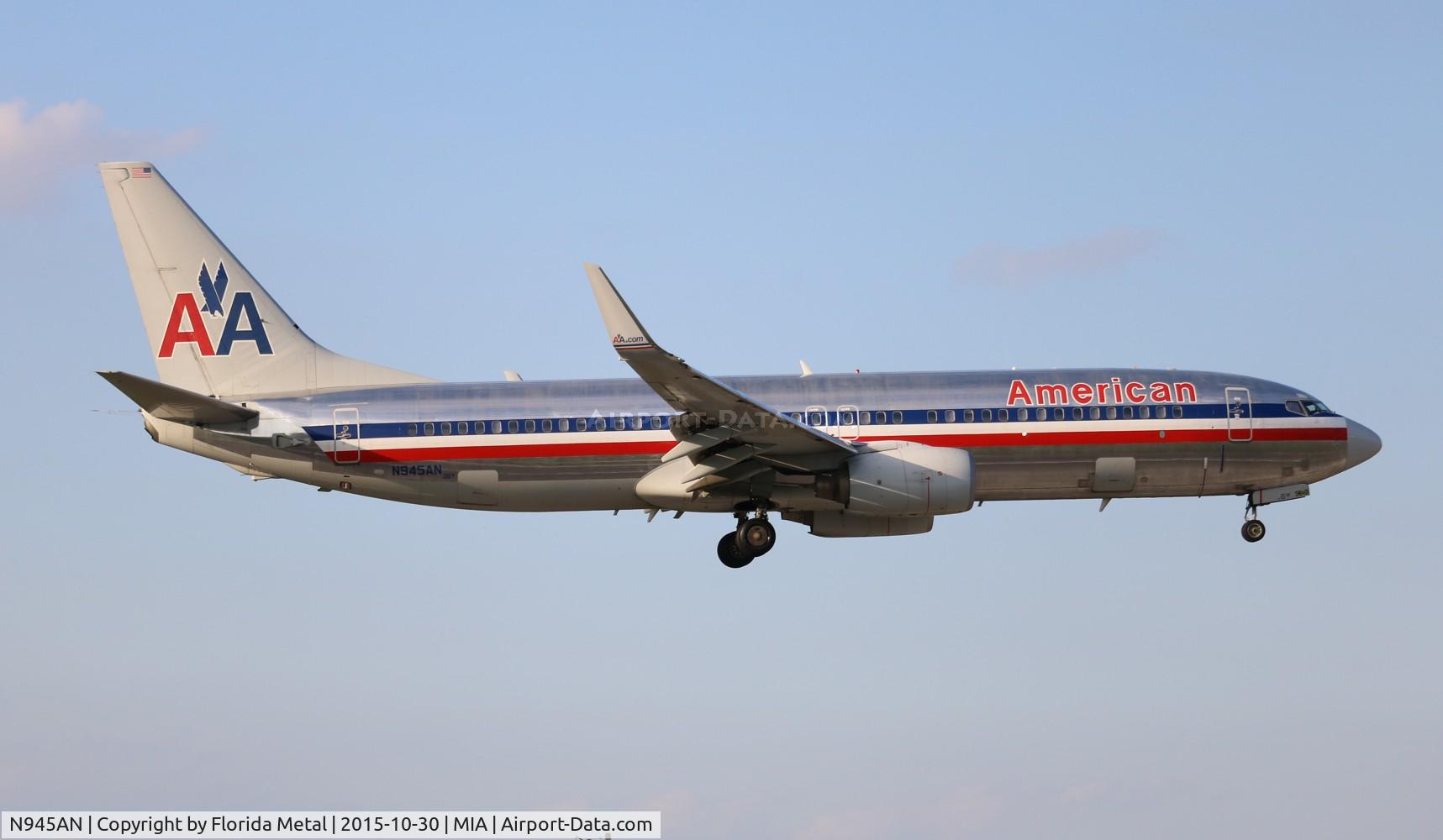 N945AN, 2000 Boeing 737-823 C/N 30085, American