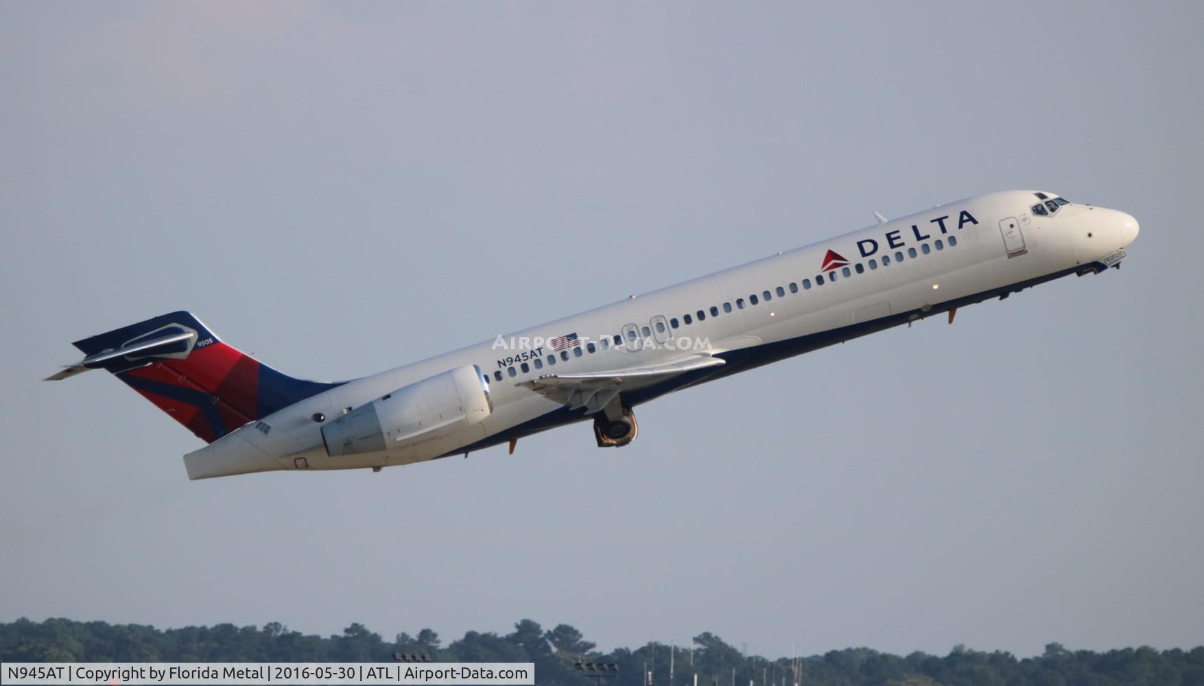 N945AT, 1999 Boeing 717-200 C/N 55008, Delta
