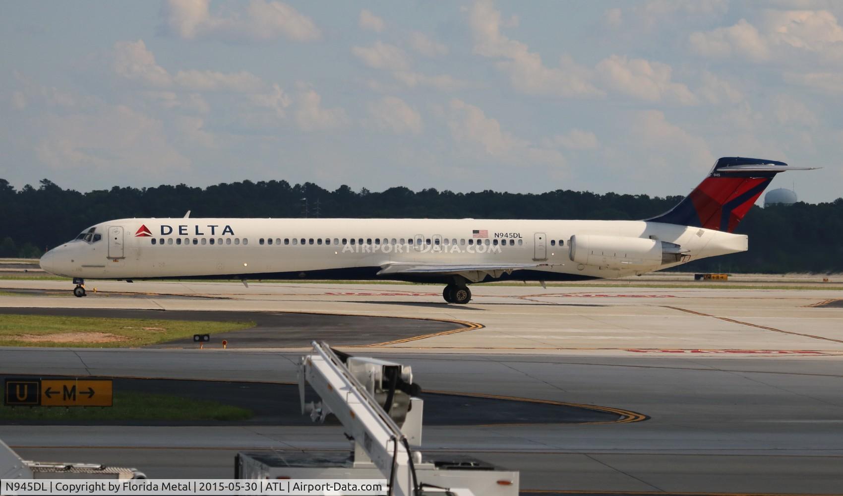 N945DL, 1989 McDonnell Douglas MD-88 C/N 49818, Delta