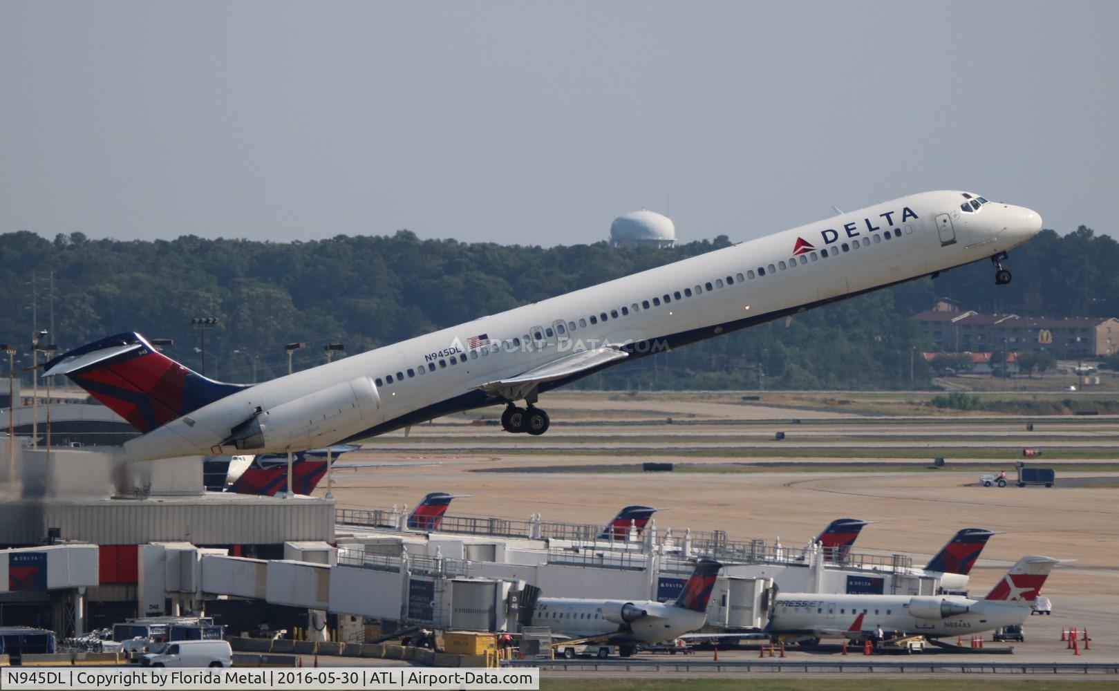 N945DL, 1989 McDonnell Douglas MD-88 C/N 49818, Delta
