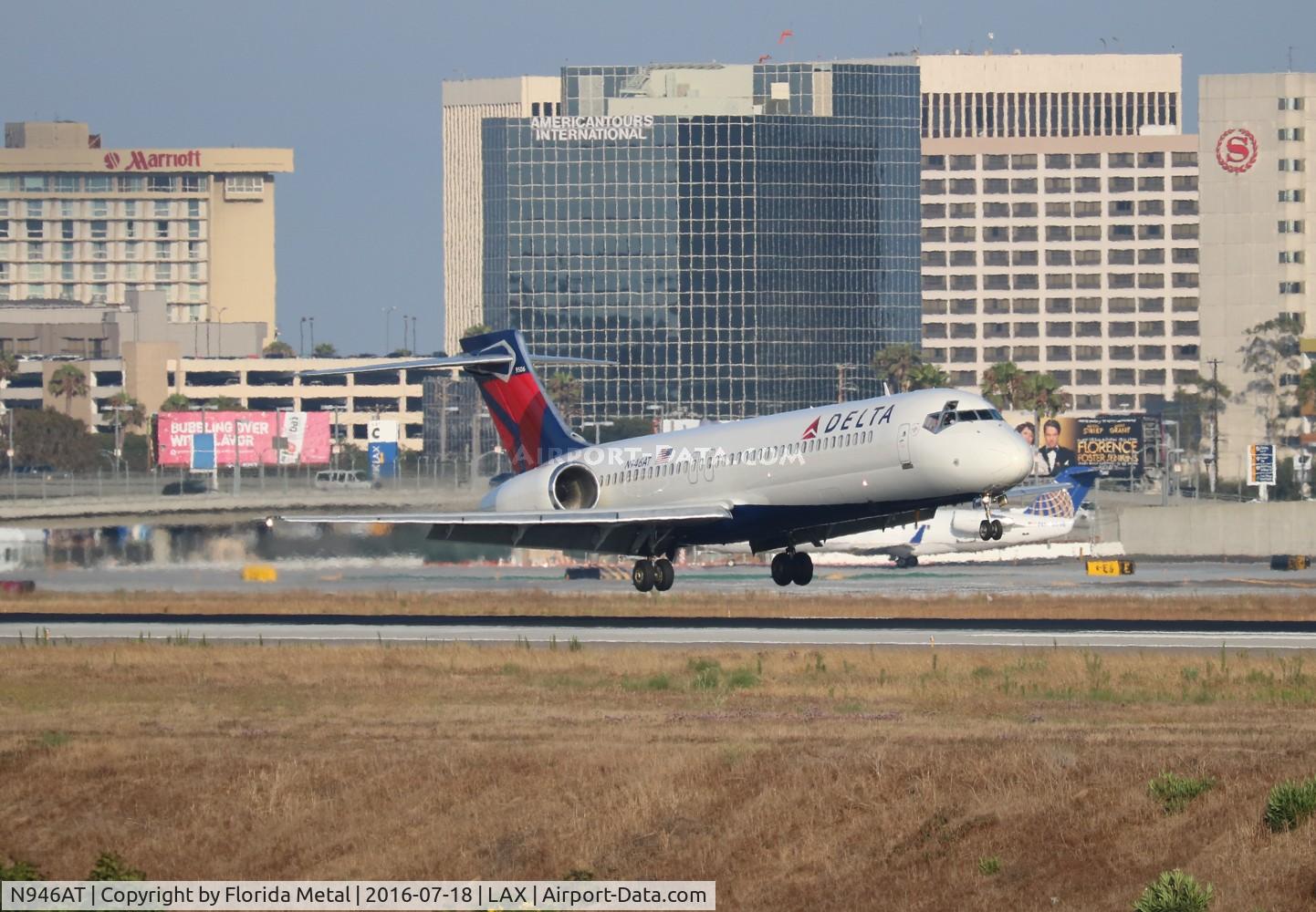 N946AT, 1999 Boeing 717-200 C/N 55009, Delta