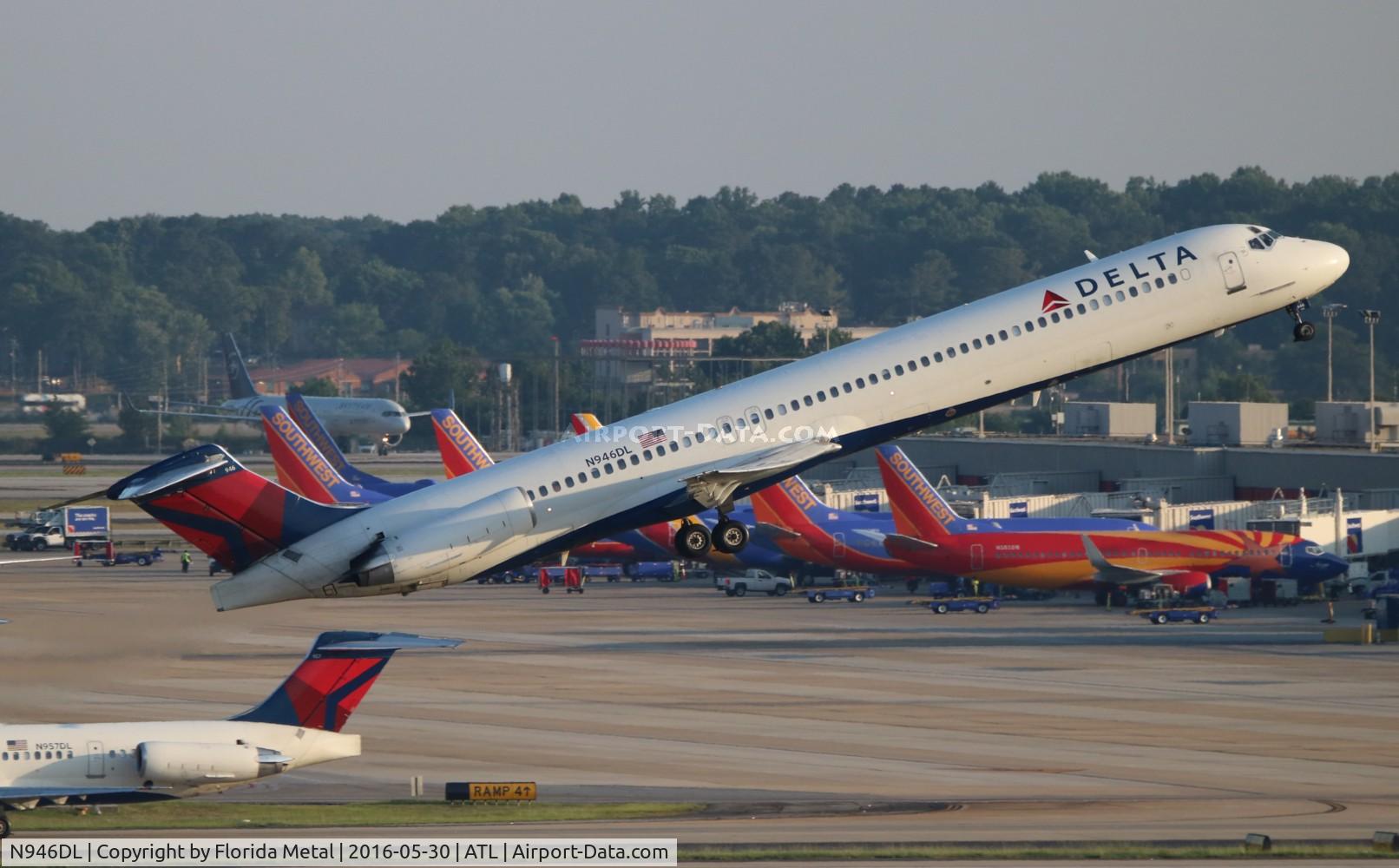 N946DL, 1989 McDonnell Douglas MD-88 C/N 49819, Delta
