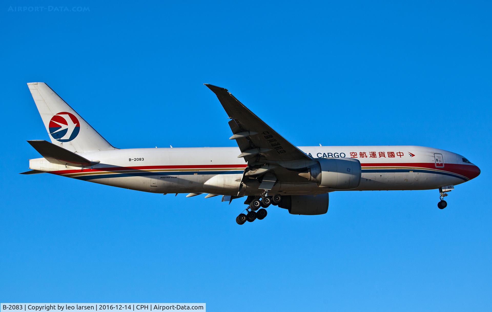 B-2083, 2011 Boeing 777-F6N C/N 37717, Copenhagen 14.12.16 app to R-04L
