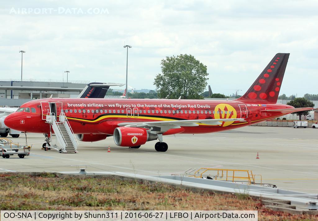 OO-SNA, 2001 Airbus A320-214 C/N 1441, Parked at the Airport... Flight with Brussel Soccer Team for Euro 2016... Special Red Devils c/s