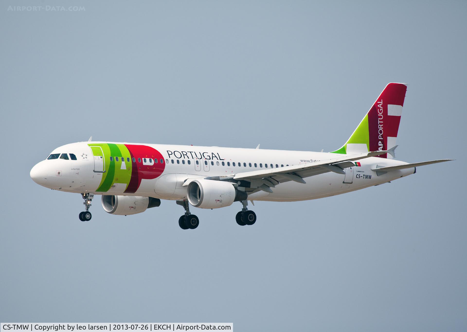 CS-TMW, 2001 Airbus A320-214 C/N 1667, Copenhagen 26.7.13