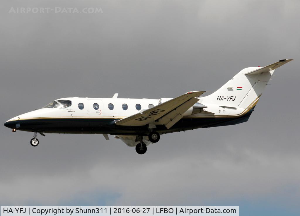 HA-YFJ, 1999 Raytheon Beechjet 400A C/N RK-254, Landing rwy 32L... Special Euro 2016 flight...