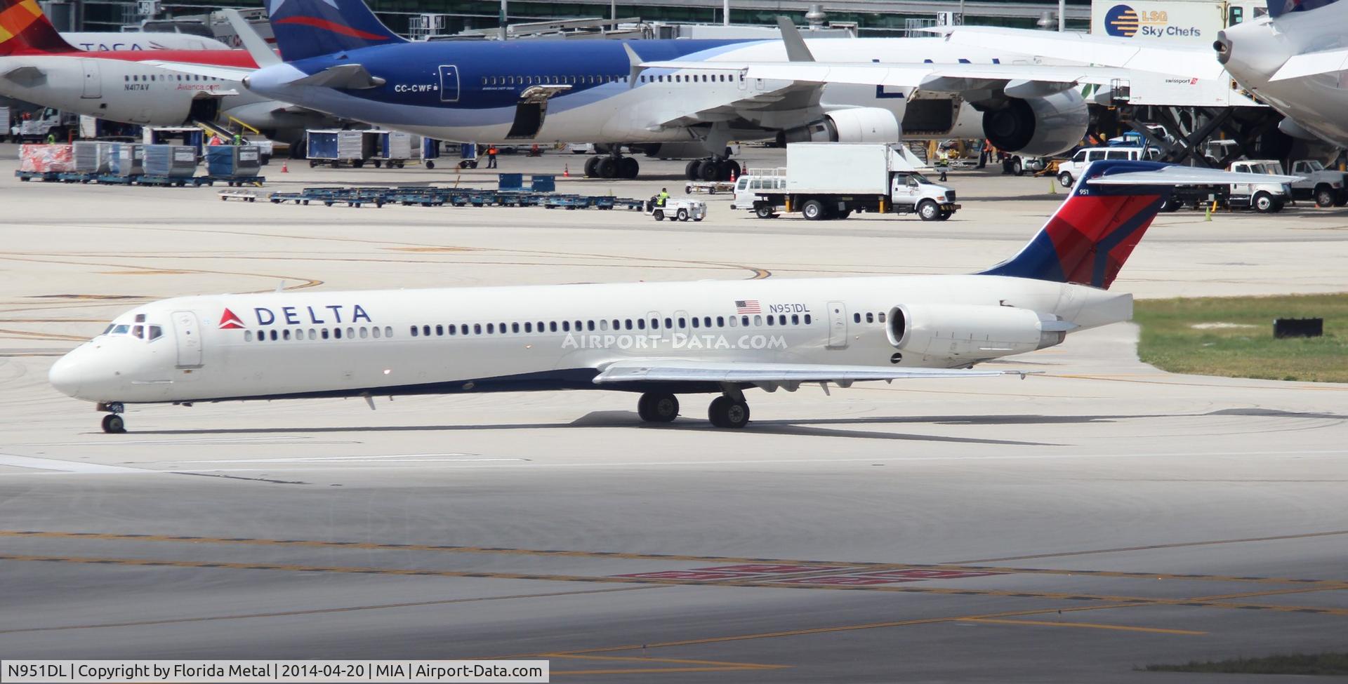 N951DL, 1990 McDonnell Douglas MD-88 C/N 49882, Delta