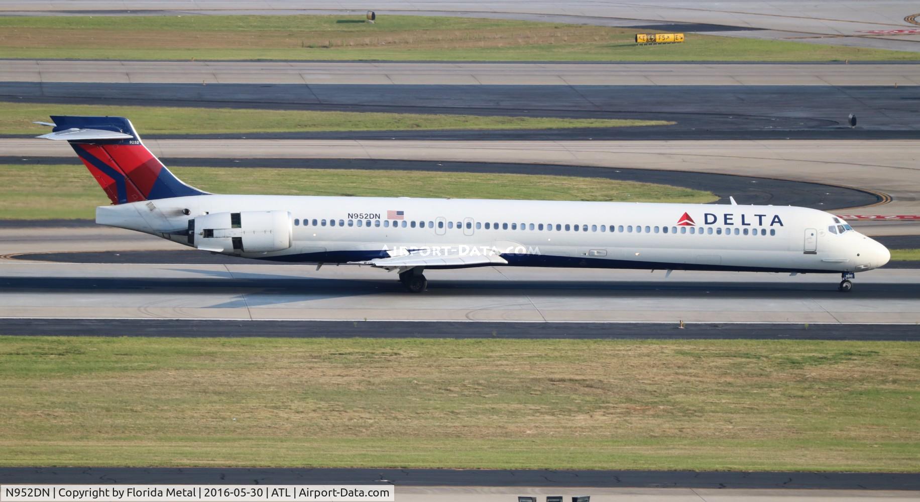 N952DN, 1998 McDonnell Douglas MD-90-30 C/N 53560, Delta