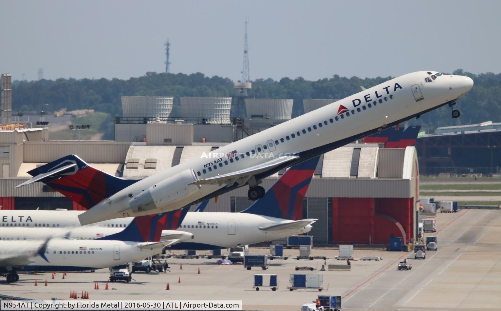 N954AT, 2000 Boeing 717-2BD C/N 55016, Delta