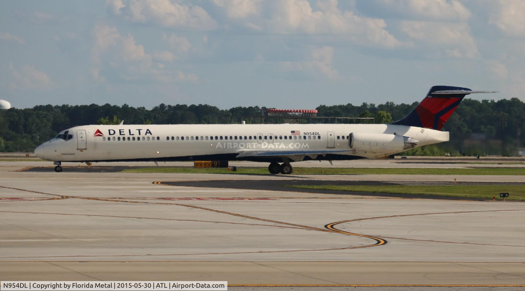 N954DL, 1990 McDonnell Douglas MD-88 C/N 49885, Delta
