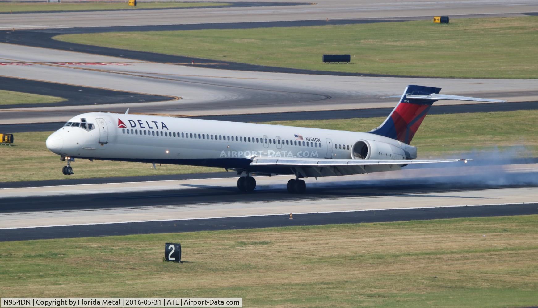 N954DN, 1999 McDonnell Douglas MD-90-30 C/N 53524, Delta